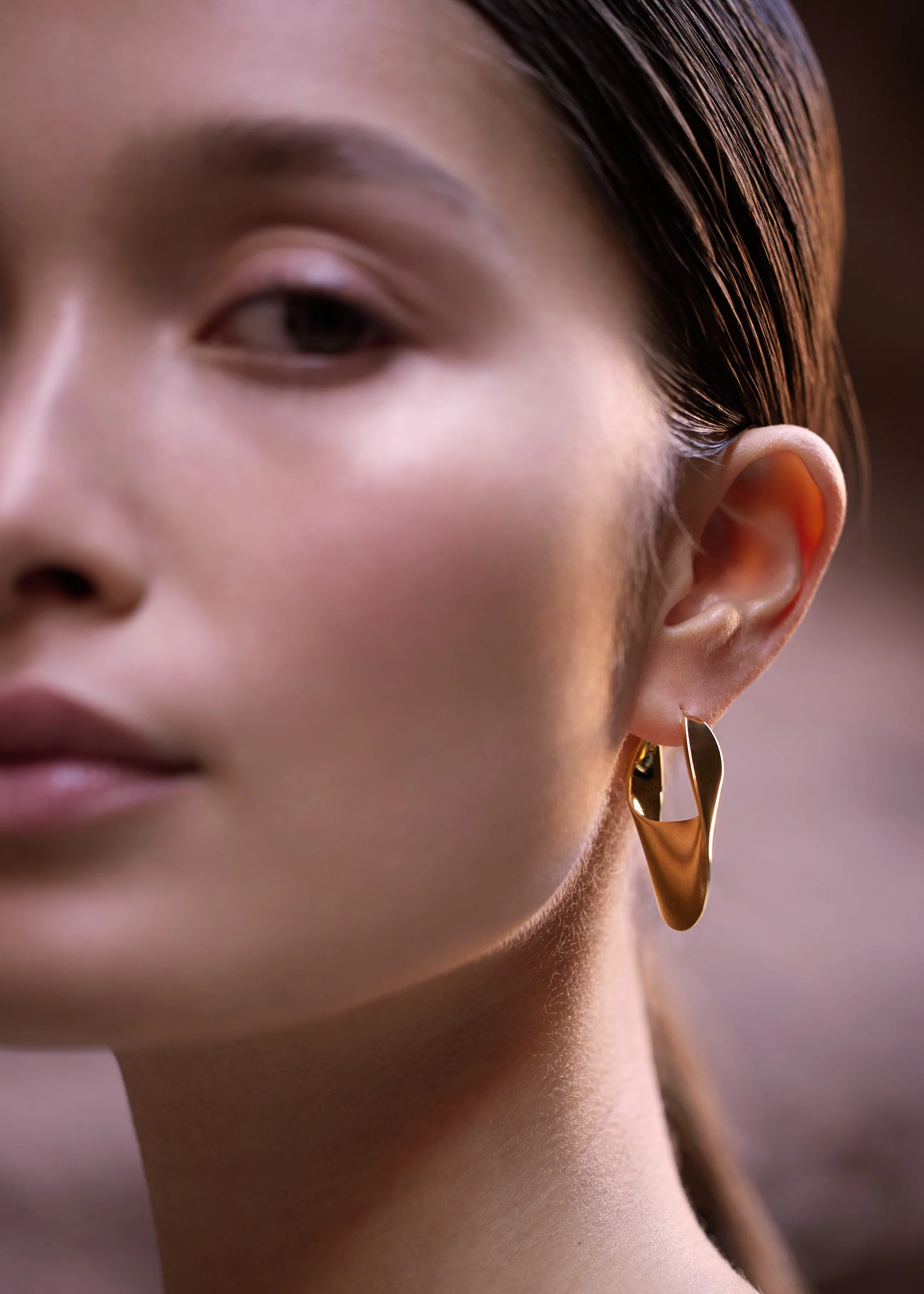 Éole Slim Hoop Earrings - 24 carat gold gilded - Image 3