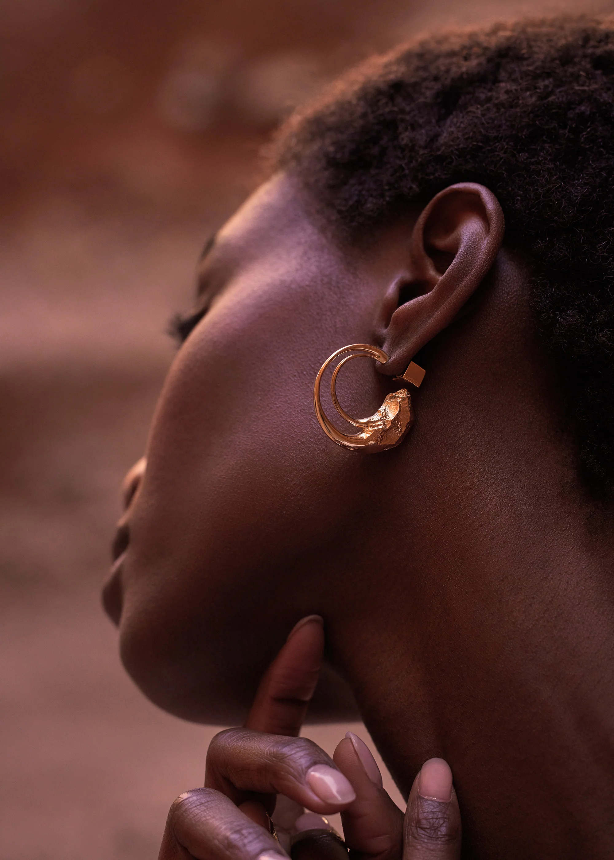 Eroz Hoop Earrings - 24 carat gold gilded - Image 4