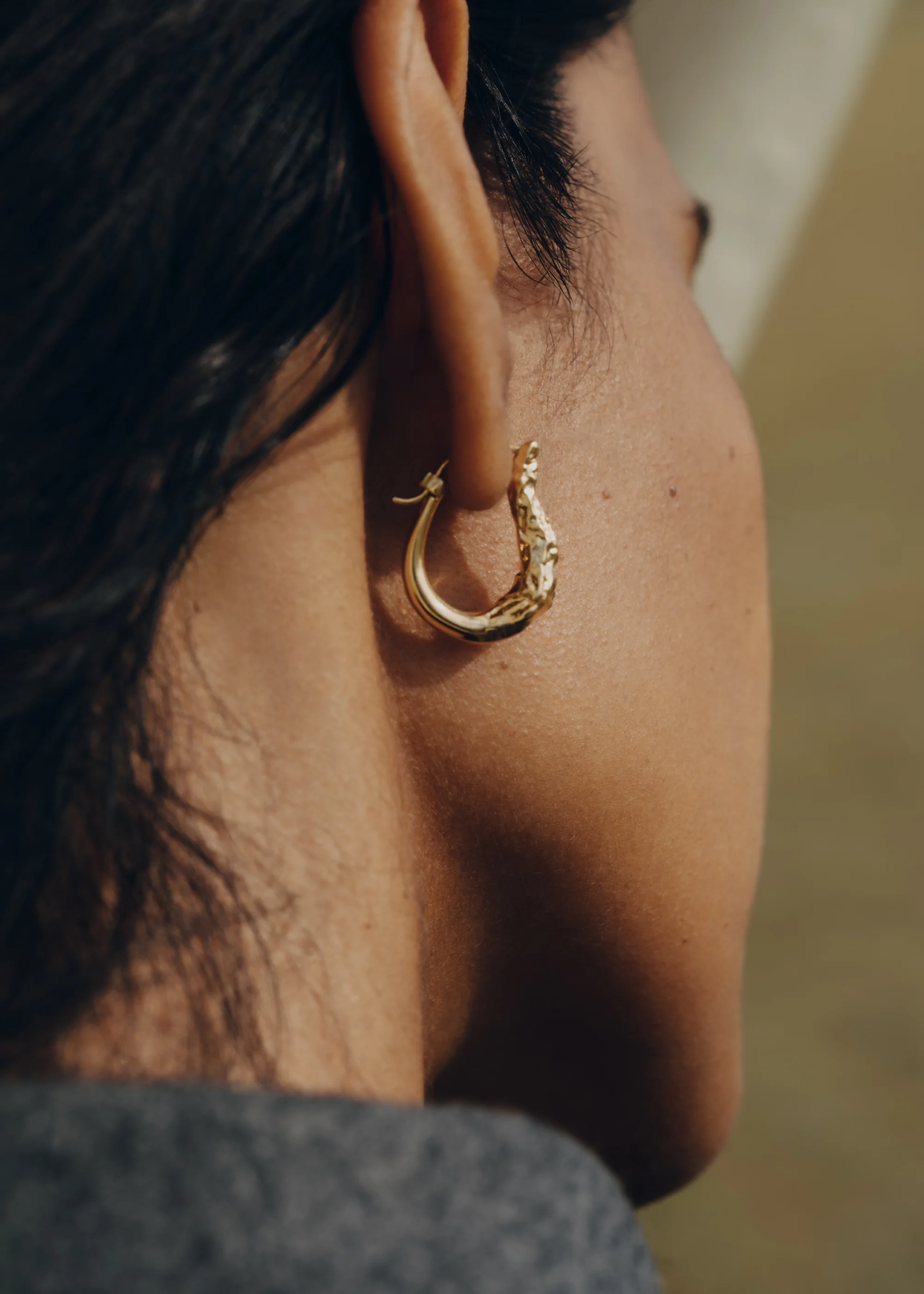 Eroz Slim Hoop Earrings - 24 carat gold-gilded edition - Image 4