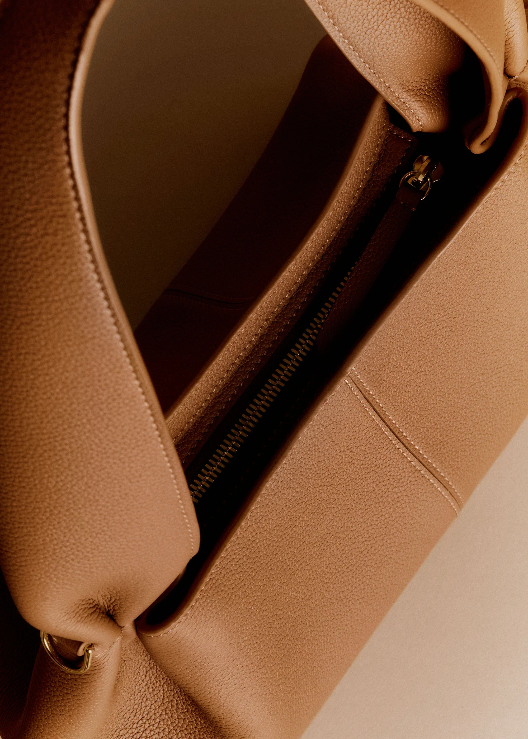 Numéro Neuf East West - Textured Camel - Image 5