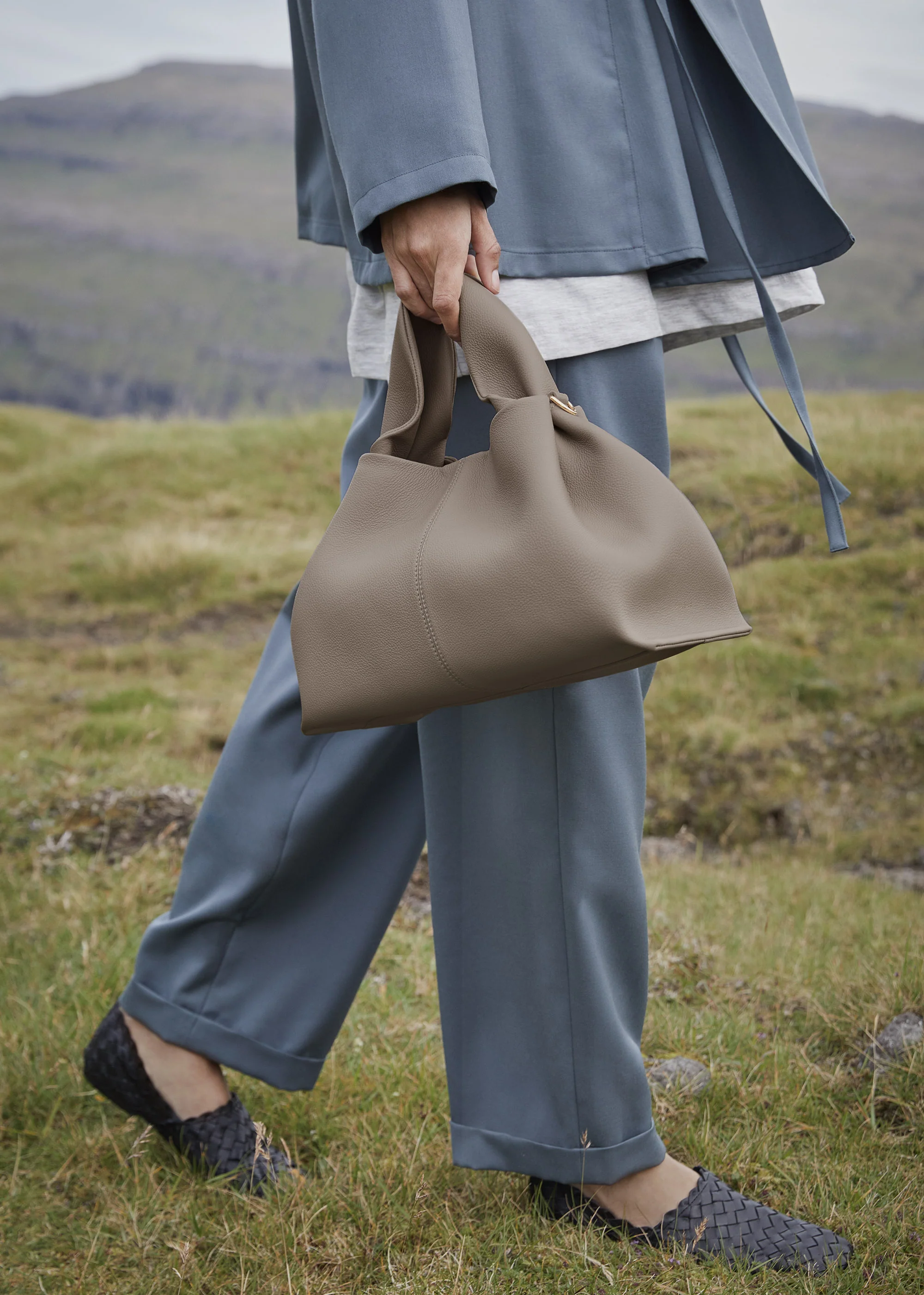 Numéro Neuf - Textured Taupe - Image 2