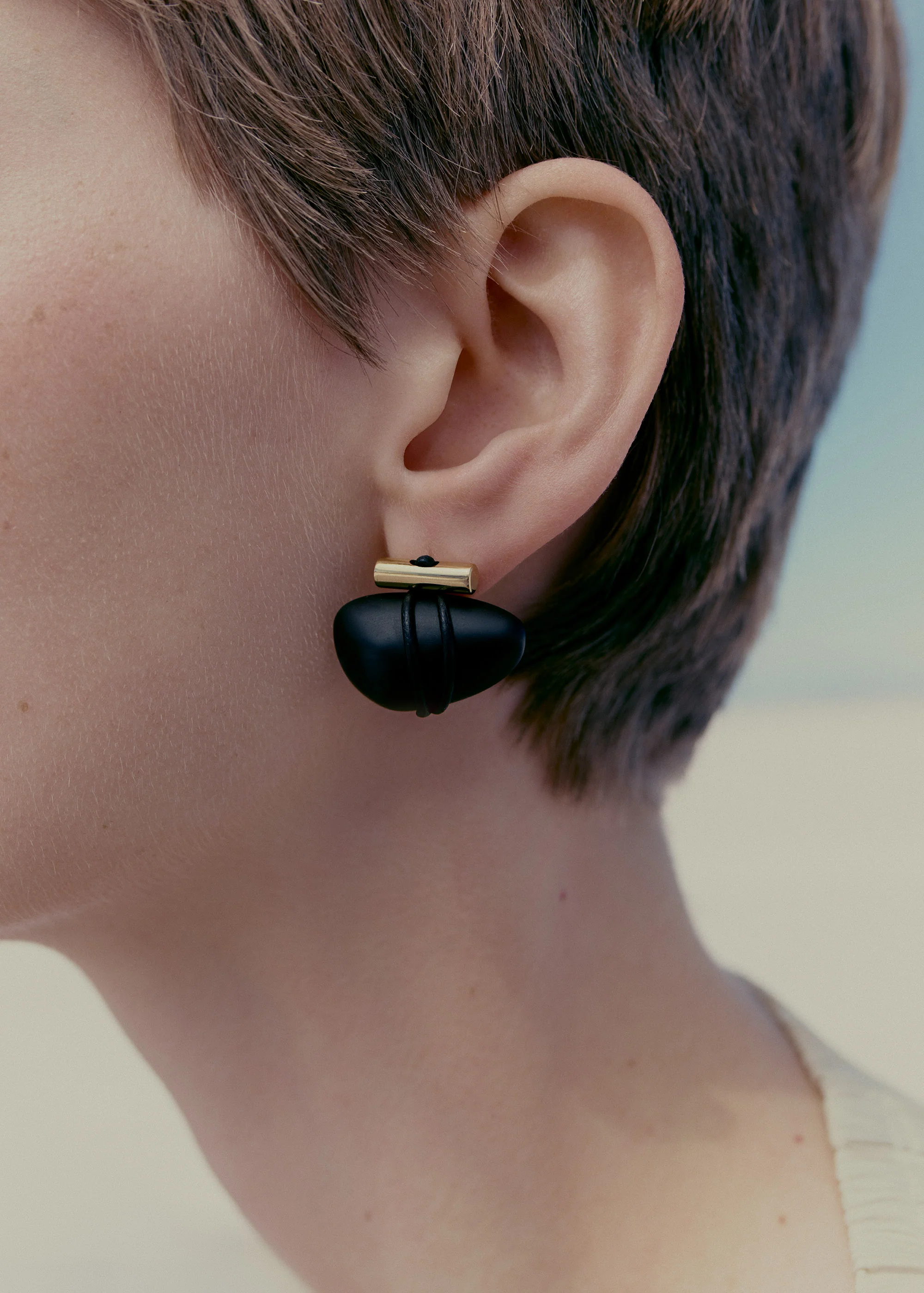 Téré Stud Earrings - Black Marble - Image 3